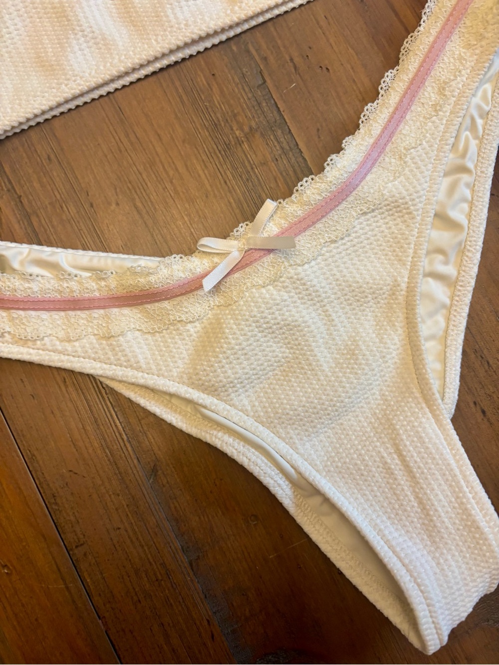 Frankie’s bikinis x Gigi HADID white waffle bikini set - Picture 3 of 14
